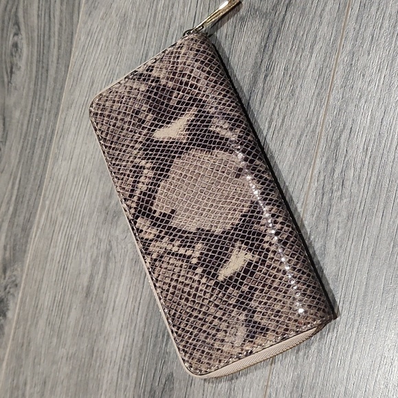 Michael Kors Faux Snakeprint Zip Around Wallet - Picture 4 of 8